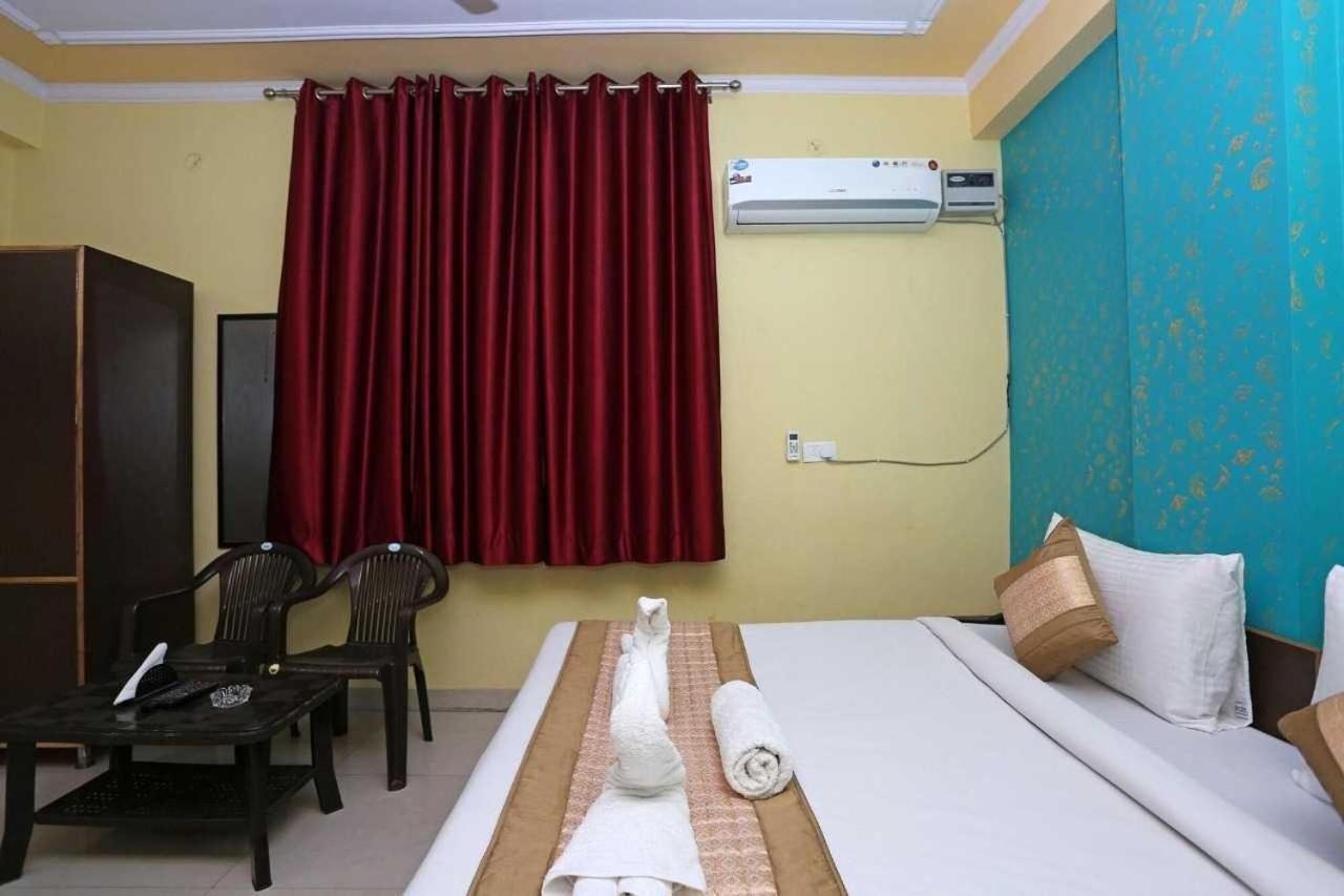Hotel O Airport Plaza By Palace Ню Делхи Екстериор снимка